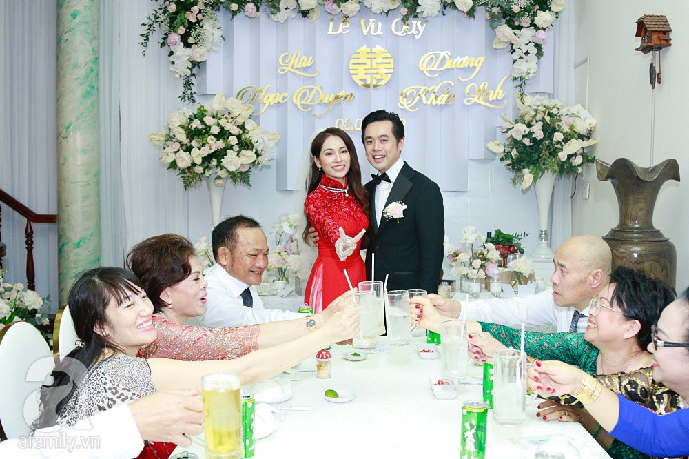 Cô dâu Sara Lưu thay áo dài đỏ làm lộ thêm vòng hai căng tròn, rộ nghi án bầu bí-2