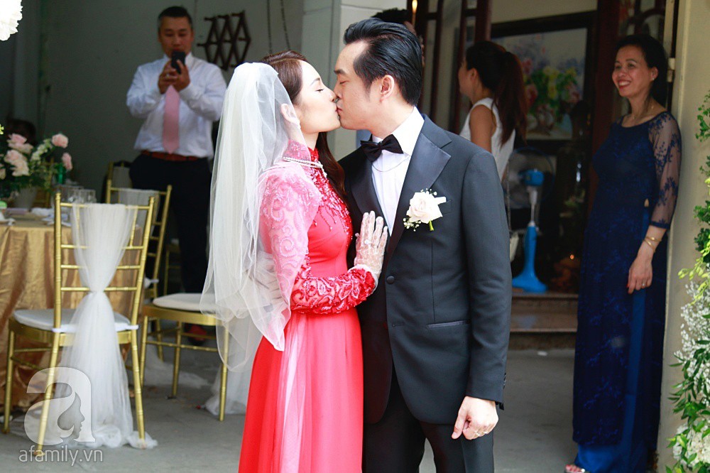 Cô dâu Sara Lưu thay áo dài đỏ làm lộ thêm vòng hai căng tròn, rộ nghi án bầu bí-5