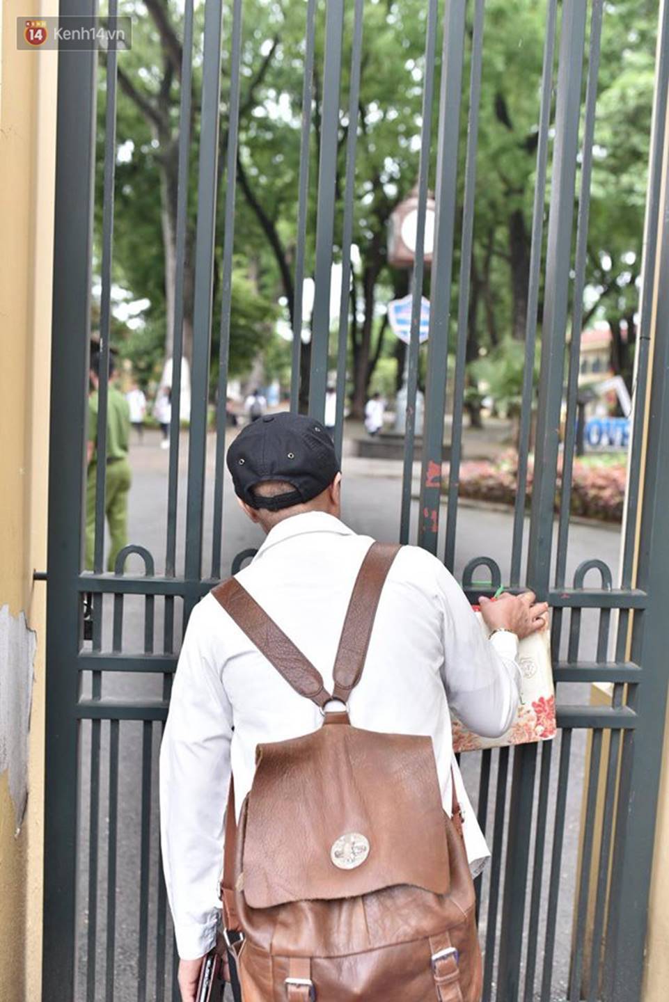 Người mẹ bị ung thư xin viện về nhà đưa con đi thi: Con gái tha thiết mong mẹ chỉ đến 1 hôm thôi là hạnh phúc rồi!-1