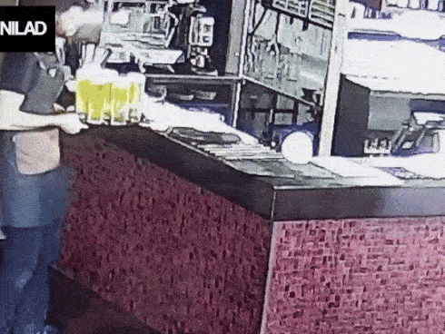Clip: Tai nạn bi hài của chàng bartender khiến dân mạng cười chảy nước mắt