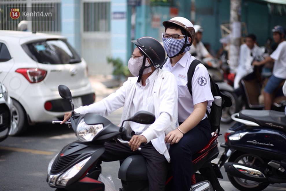 Đề thi Tiếng Anh lớp 10 tại TP HCM khó, nhiều thí sinh buồn bã vì không làm được bài, sợ điểm liệt-7