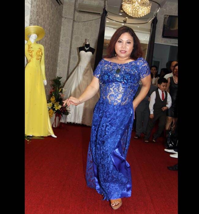 Mặc áo dài lộ nội y: Tăng Thanh Hà, Trần Tiểu Vy gây tranh cãi nhất?-16