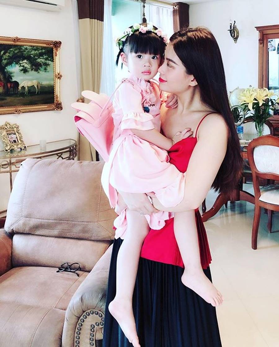 Mâu Thuỷ khoe đường cong quyến rũ với váy trắng mỏng manh sau ồn ào Miss Earth-12