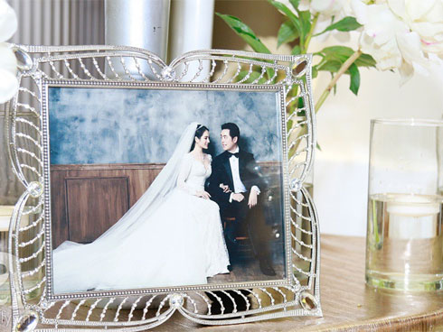 Sara Lưu âu yếm Dương Khắc Linh trong phòng cưới trước giờ G-23