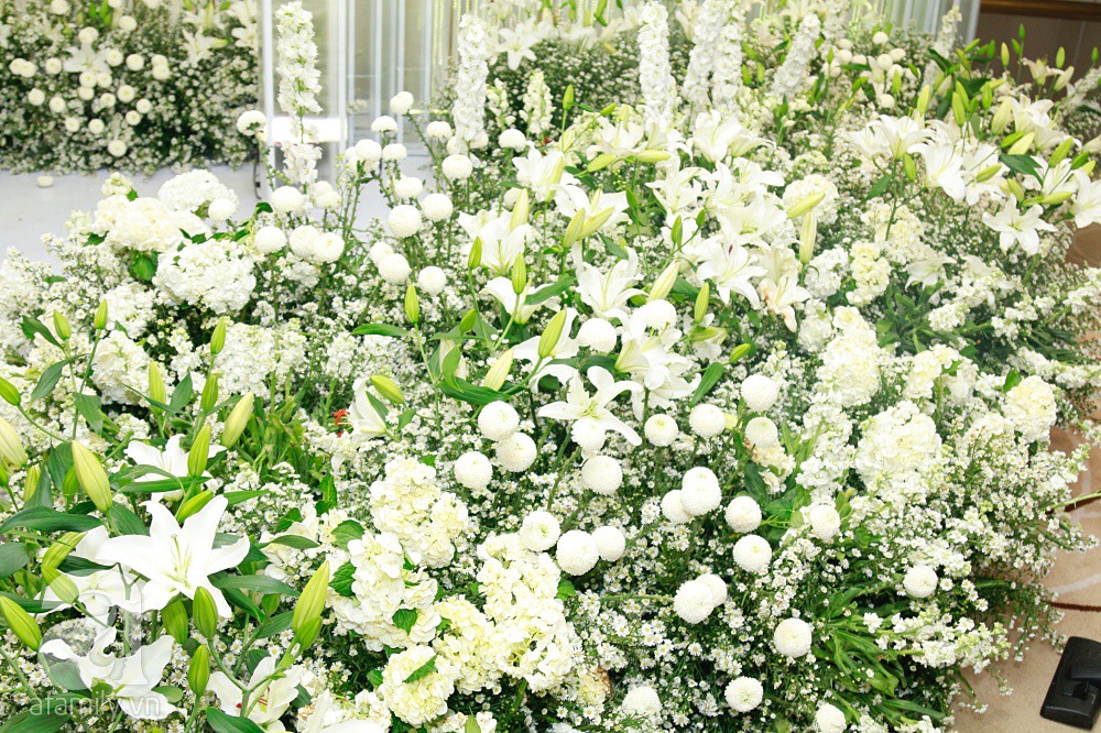 Cận cảnh không gian tiệc cưới xa hoa với thực đơn 5 sao đắt đỏ và hoa tươi tiền tỷ của Dương Khắc Linh - Sara Lưu-3