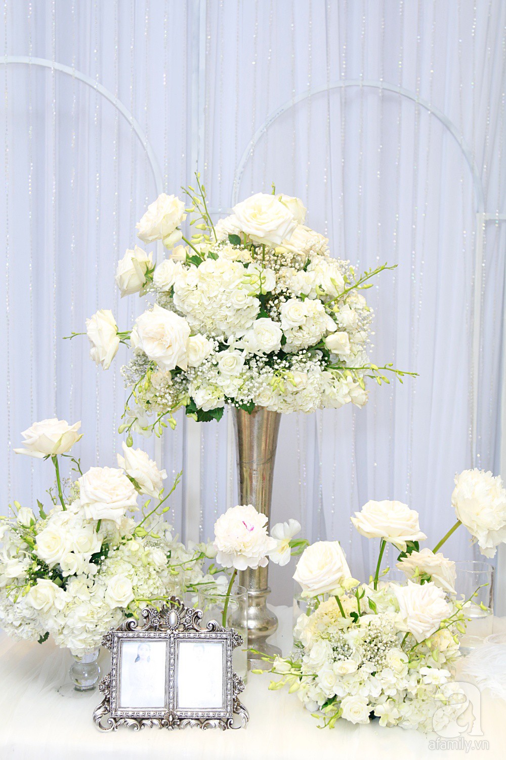 Cận cảnh không gian tiệc cưới xa hoa với thực đơn 5 sao đắt đỏ và hoa tươi tiền tỷ của Dương Khắc Linh - Sara Lưu-5