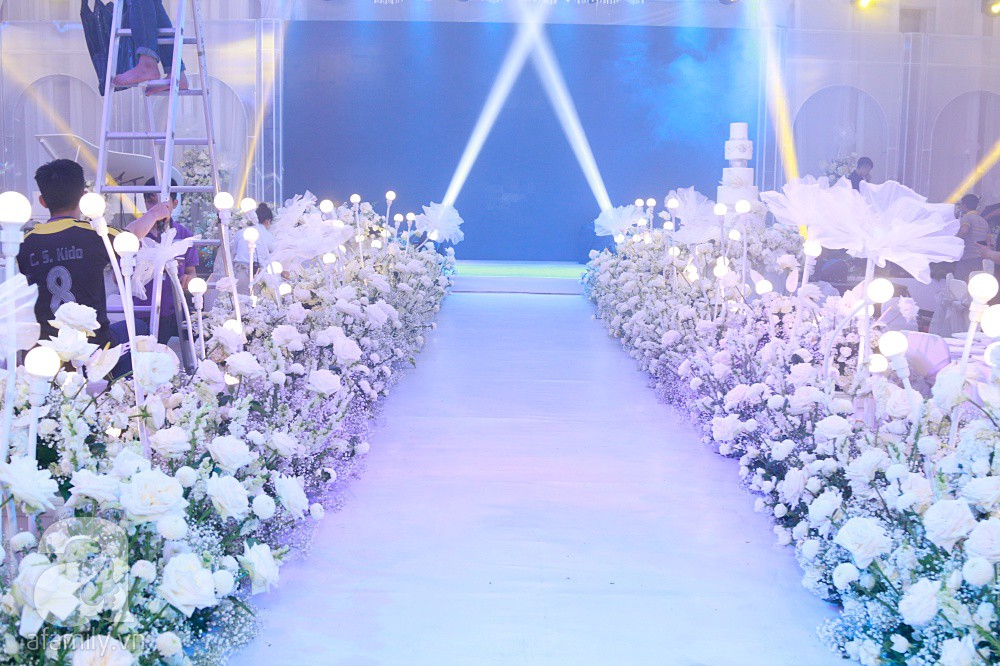 Cận cảnh không gian tiệc cưới xa hoa với thực đơn 5 sao đắt đỏ và hoa tươi tiền tỷ của Dương Khắc Linh - Sara Lưu-19