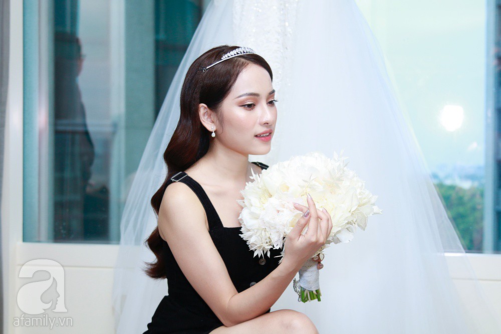 Sara Lưu âu yếm Dương Khắc Linh trong phòng cưới trước giờ G-11