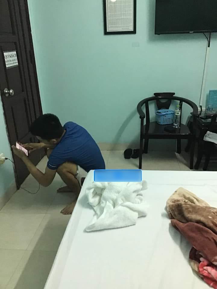 Quen 3 ngày đã dẫn nhau vào nhà nghỉ, cô gái mòn mỏi nằm đợi còn chàng trai dứt khoát ngồi dưới đất làm việc này-2