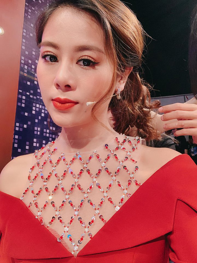 Nữ MC Bạn muốn hẹn hò nóng bỏng lấn át dàn gái trẻ đến kiếm chồng-4