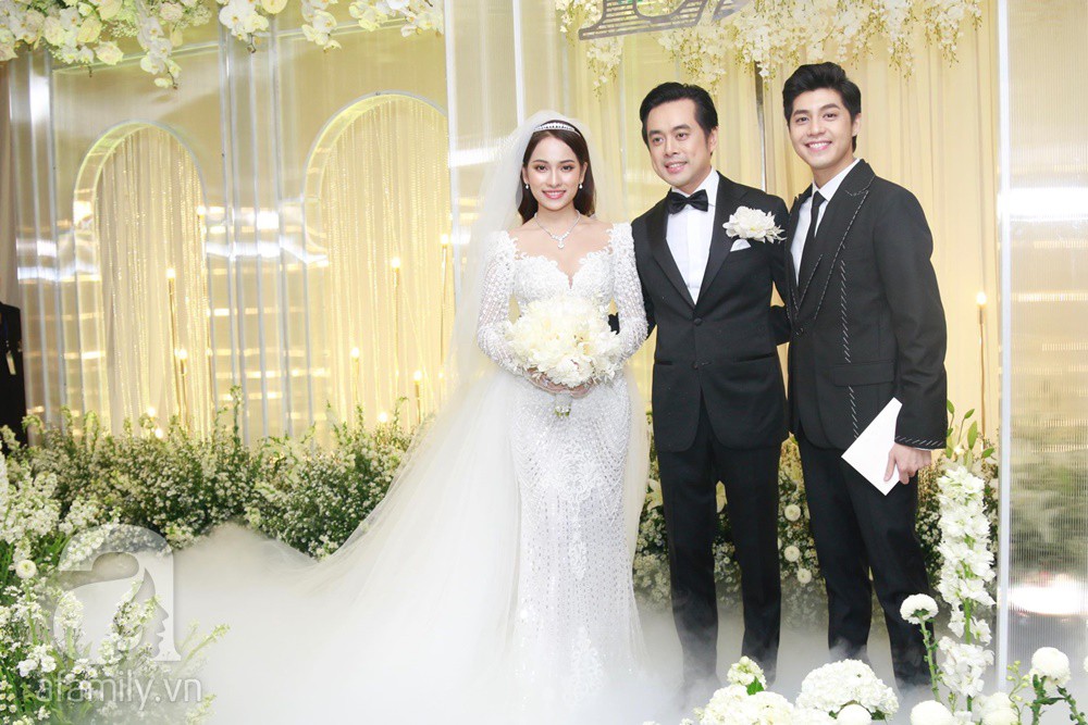 Tiệc cưới chính thức bắt đầu, cô dâu Sara Lưu âu yếm lau nhẹ vết son của mình trên môi chú rể Dương Khắc Linh-20