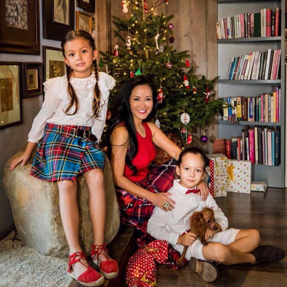 Cuộc sống của mẹ con ca sĩ Hồng Nhung sau khi chồng cũ tái hôn-1