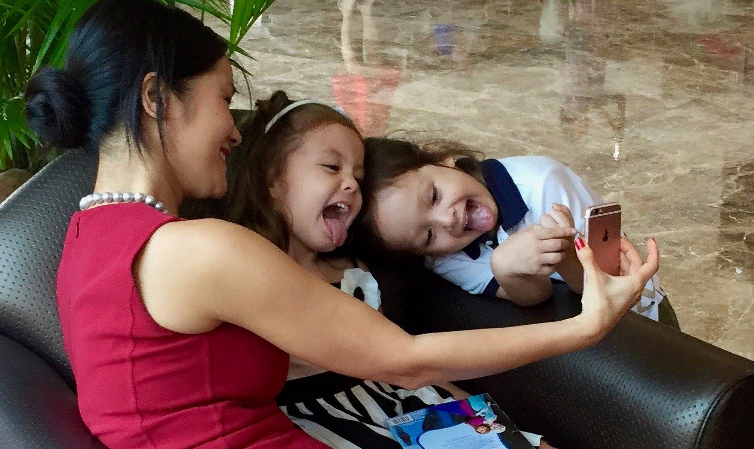 Cuộc sống của mẹ con ca sĩ Hồng Nhung sau khi chồng cũ tái hôn-14