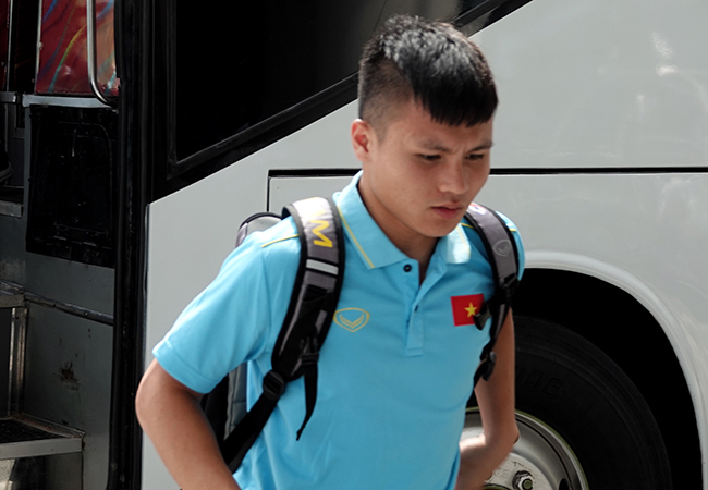 Công Phượng bơ phờ hội quân cùng tuyển Việt Nam ở Thái Lan-7