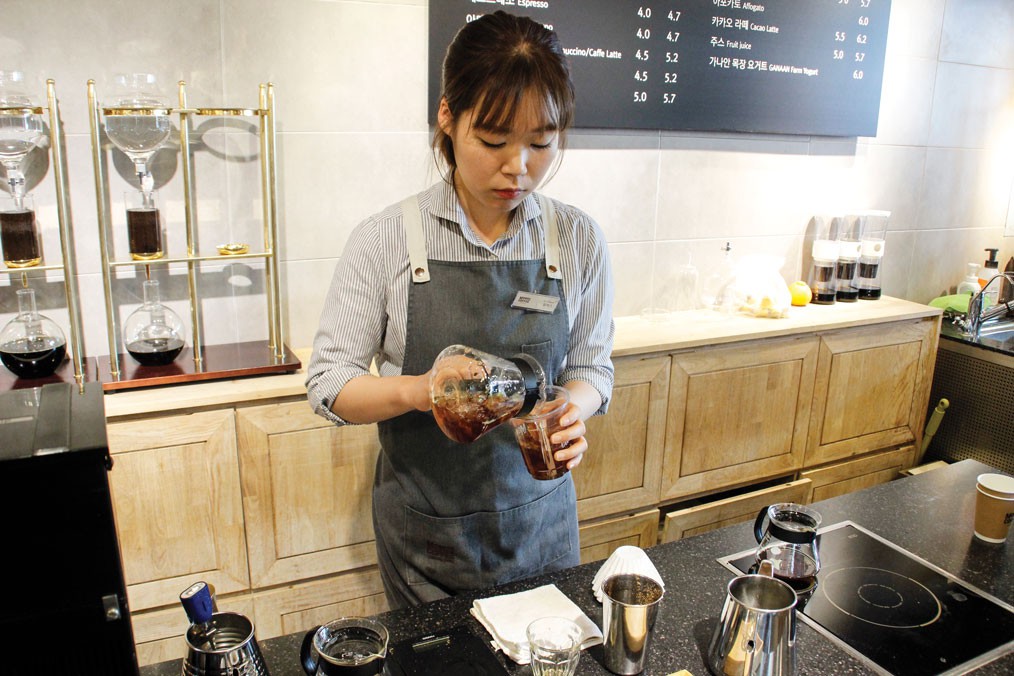 Lên mạng bóc phốt khách hàng, cô gái nhân viên cửa hàng fast food bị dân mạng ném đá: Không lẽ khách hàng phải dạ thưa bạn mới chịu?-3