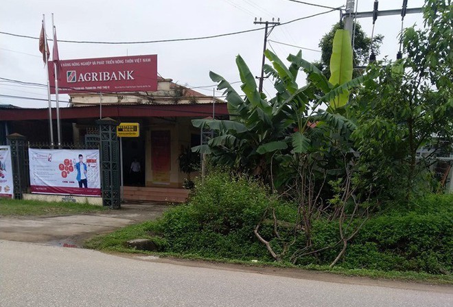 Vụ một tay dao, một tay súng vào ngân hàng cướp hơn 500 triệu: Nghi phạm là MC đám cưới, sống lêu lổng-2