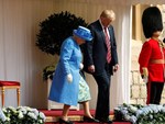 Ivanka Trump xinh đẹp tựa nữ thần, xuất hiện bất ngờ bên cạnh Hoàng tử Harry và thái độ của cả hai mới là điều đáng chú ý-5