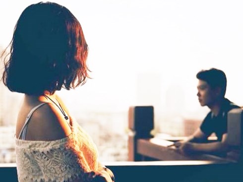 Sau 2 tuần ly hôn, thiếu phụ xông vào phòng thẩm phán làm điều không ngờ