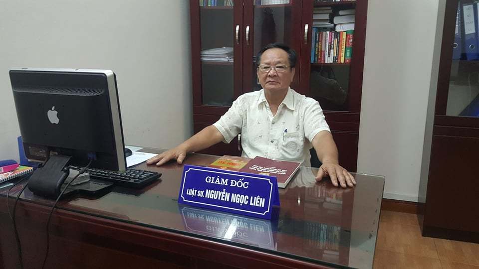 Sau 2 tuần ly hôn, thiếu phụ xông vào phòng thẩm phán làm điều không ngờ-2