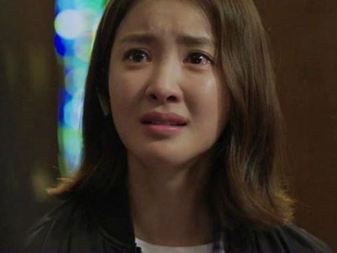 Giữa trưa đi ăn liên hoan, tôi phát hiện sự thật không ngờ sau lời nói dối trưa nào cũng ngủ ở văn phòng của chồng