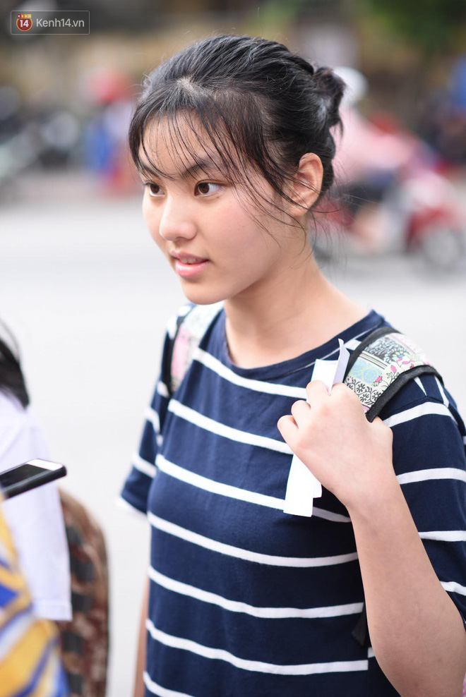 Ngày thi vào lớp 10 thứ hai: Thí sinh các tỉnh dự thi trường chuyên ở Hà Nội nhận xét đề Tiếng Anh rất dễ, tự tin được 9 điểm-3