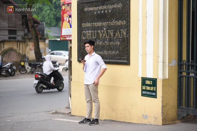 Ngày thi vào lớp 10 thứ hai: Thí sinh các tỉnh dự thi trường chuyên ở Hà Nội nhận xét đề Tiếng Anh rất dễ, tự tin được 9 điểm-4