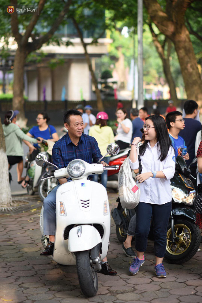 Ngày thi vào lớp 10 thứ hai: Thí sinh các tỉnh dự thi trường chuyên ở Hà Nội nhận xét đề Tiếng Anh rất dễ, tự tin được 9 điểm-7