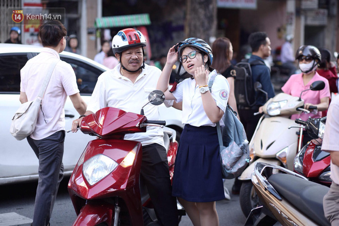 Ngày thi vào lớp 10 thứ hai: Thí sinh các tỉnh dự thi trường chuyên ở Hà Nội nhận xét đề Tiếng Anh rất dễ, tự tin được 9 điểm-30