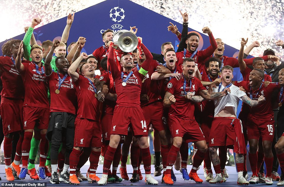 Liverpool rước cúp vô địch Champions League: Biển người nhuộm đỏ thành phố cảng sau 14 năm mòn mỏi chờ đợi-14