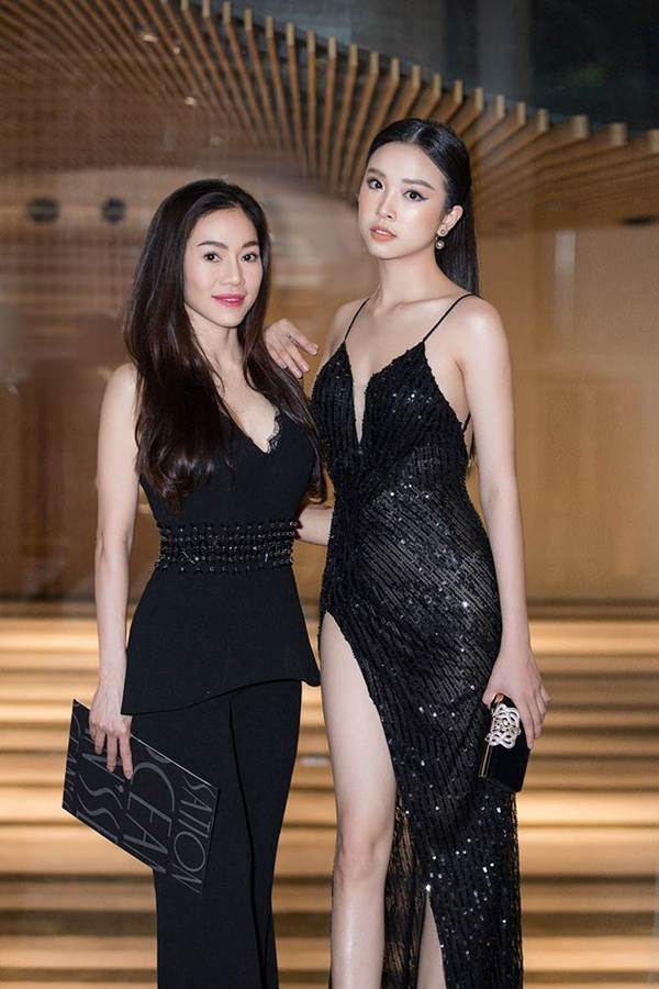 Hoa hậu Tiểu Vy, Á hậu Thuý An diện váy xẻ táo bạo khoe nhan sắc nữ thần-7