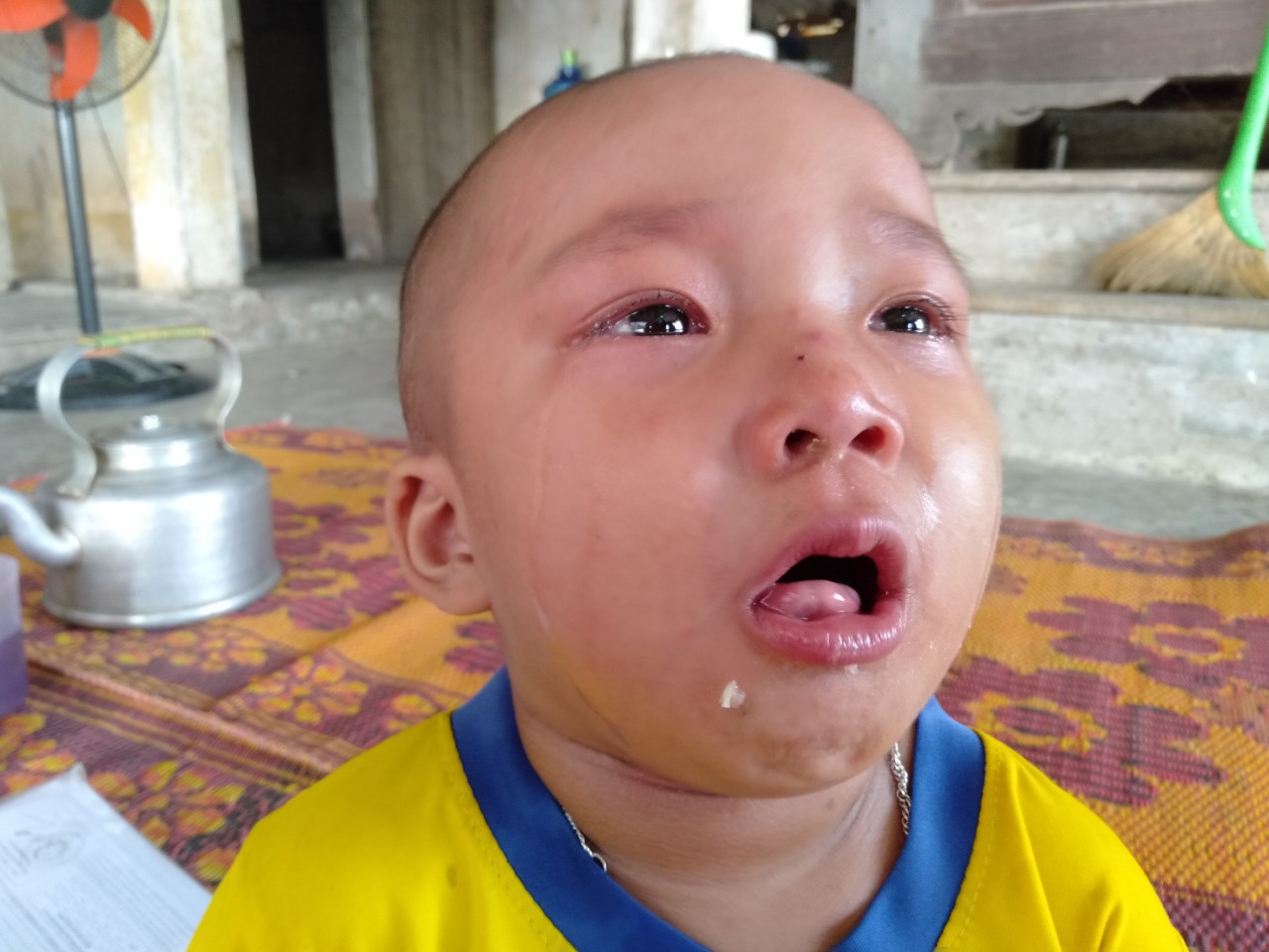 Tiếng khóc xé lòng của bé gái 3 tuổi mắc bệnh hiểm nghèo: Bà ơi, cháu đau lắm, sao bố mẹ mãi không về hả bà?-2