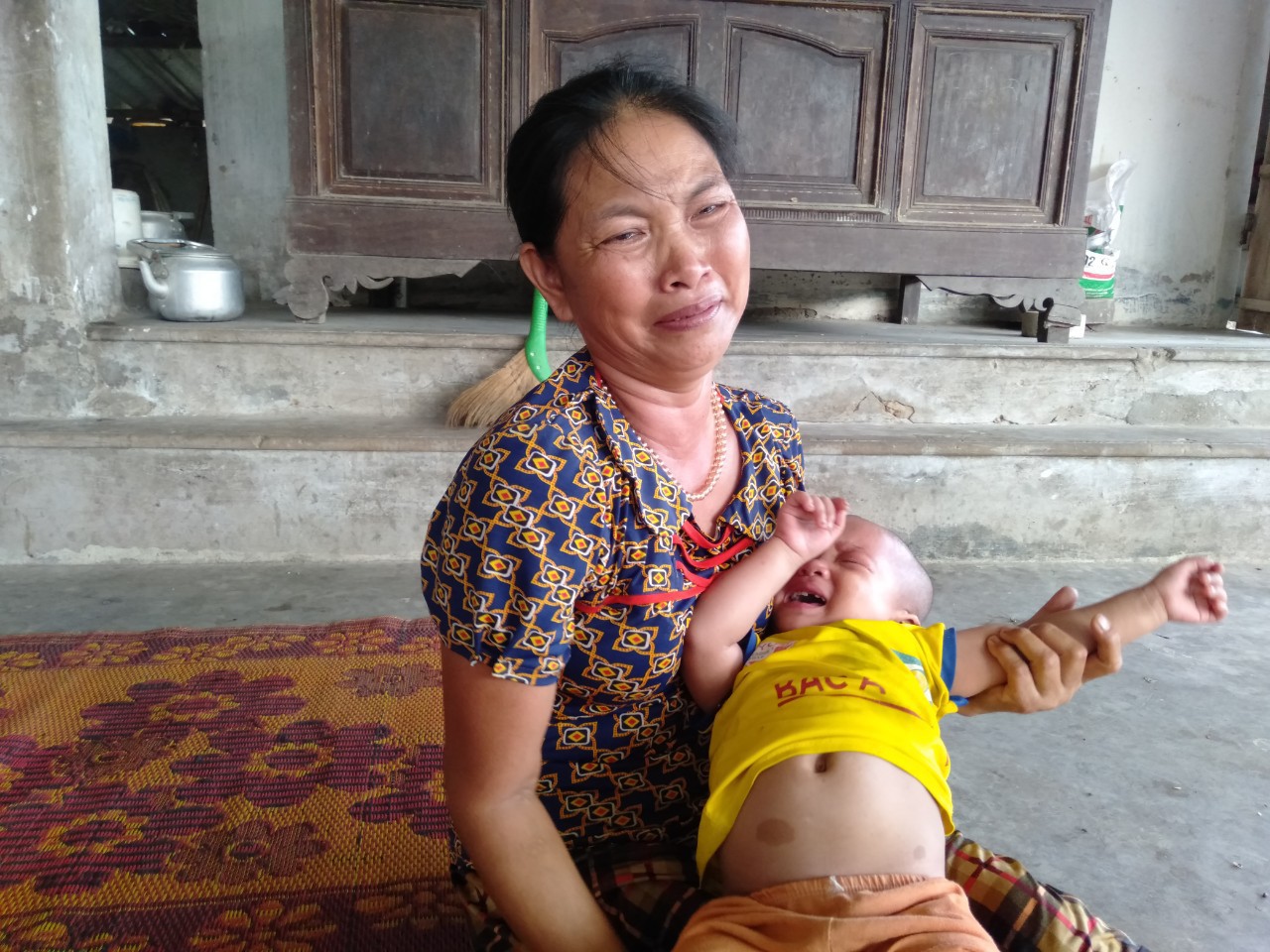 Tiếng khóc xé lòng của bé gái 3 tuổi mắc bệnh hiểm nghèo: Bà ơi, cháu đau lắm, sao bố mẹ mãi không về hả bà?-4