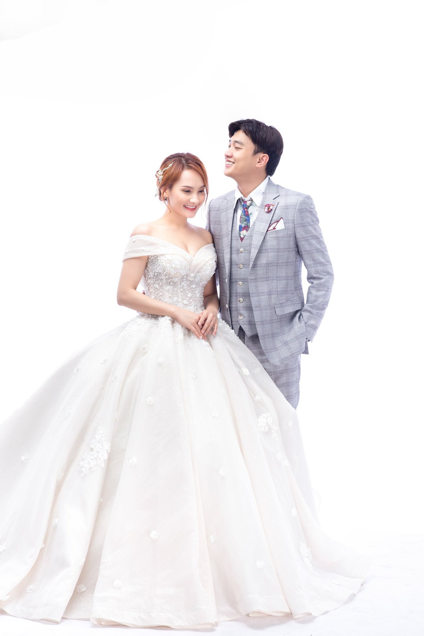 Lộ thêm ảnh cưới Vũ - Thư Về nhà đi con: Quốc Trường than thở đau trong lòng, Bảo Thanh dằn mặt thế này-2