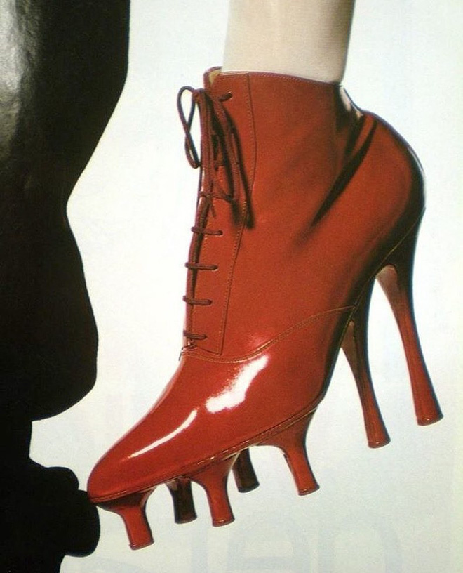 Cười ra nước mắt với những mẫu giày quái dị không dành cho người bình thường-1