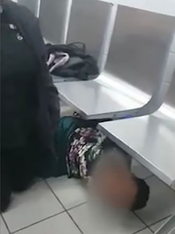 Người phụ nữ 76 tuổi bị bác sĩ trói chặt dưới gầm ghế gây bất bình-3