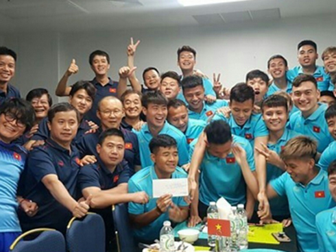 Có bạn gái mà vẫn đăng ảnh thả thính tìm người yêu, Duy Pinky bị ông bố bỉm sữa Quế Ngọc Hải châm chọc cực hài-5