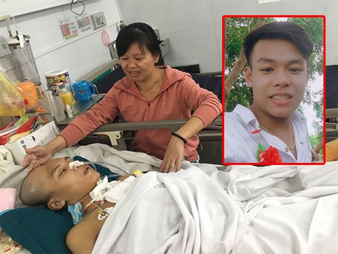 Em con đã bỏ mẹ rồi, con đừng đi Khánh ơi!