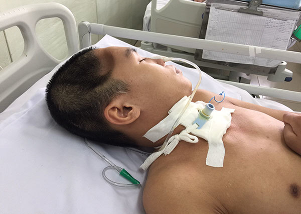 Em con đã bỏ mẹ rồi, con đừng đi Khánh ơi!-2