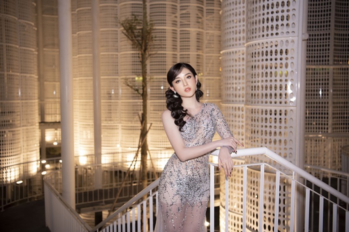 Huyền My bị chê khi mặc xuyên thấu lộ nội y-2