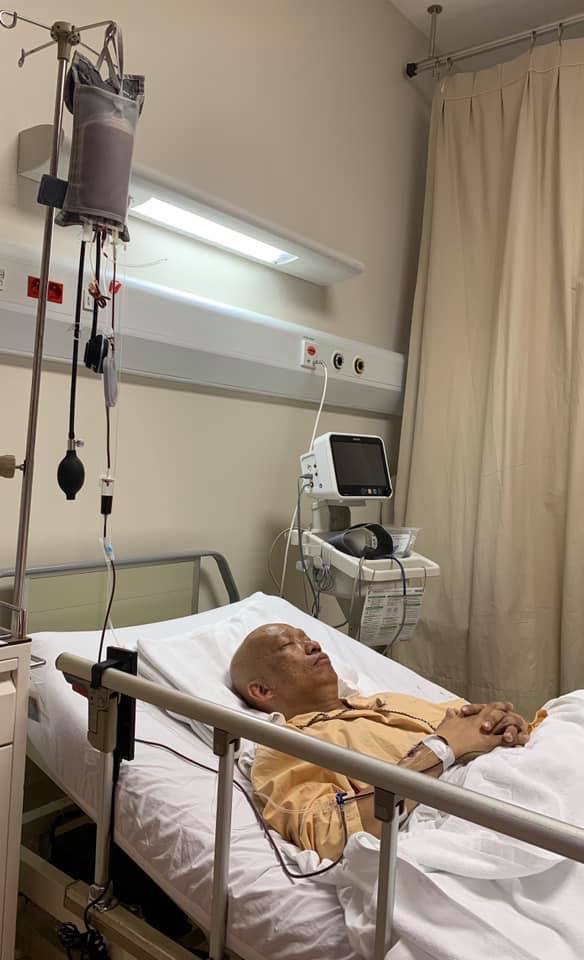 Không nhận ra nhạc sĩ Xuân Hiếu thư sinh ngày nào với hình ảnh đầu trọc lốc, da sạm màu vì xạ trị ung thư-2