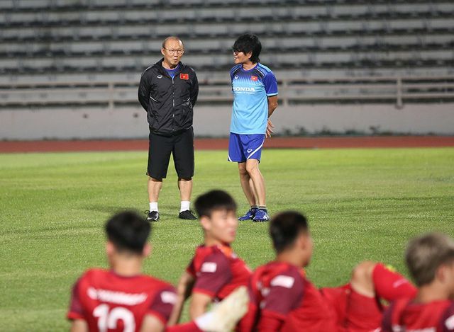 Quang Hải, Công Phượng cười tươi rói chờ đấu Thái Lan-1