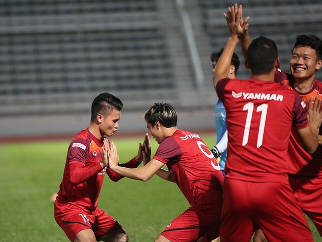 Quang Hải, Công Phượng cười tươi rói chờ đấu Thái Lan-11