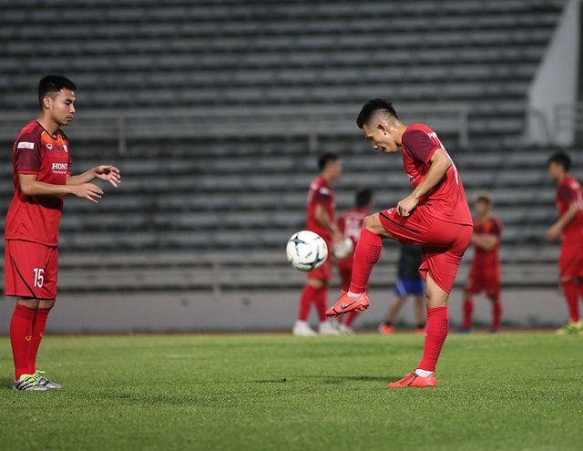 Quang Hải, Công Phượng cười tươi rói chờ đấu Thái Lan-15