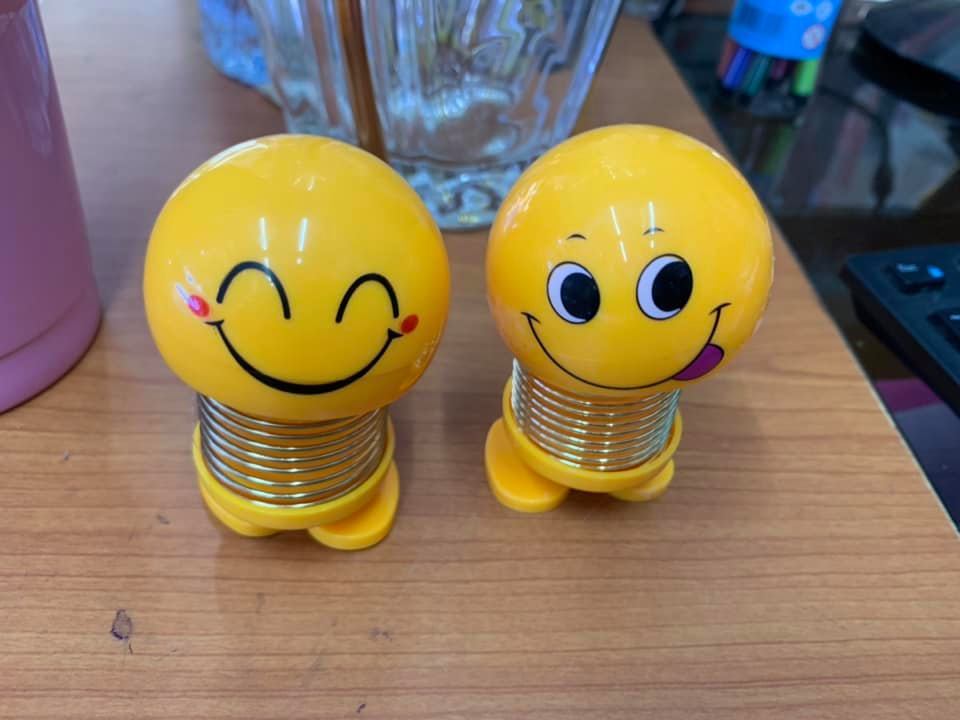 Cơn sốt mặt cười lò xo, cảm xúc vui buồn lắc lư khắp phố Hà Nội-2