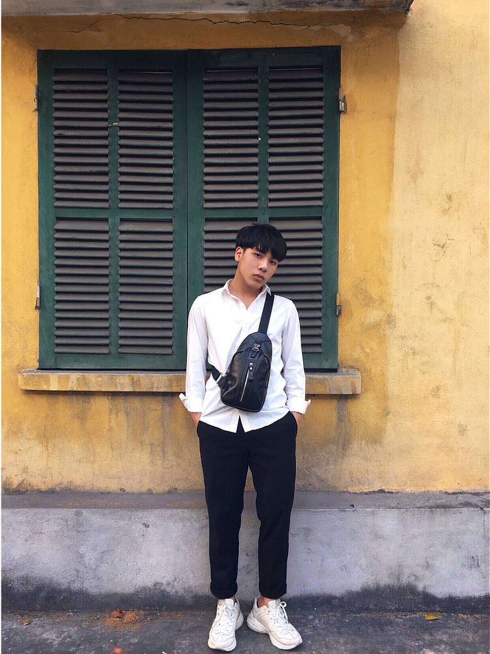 Giơ bảng Tuyển người yêu trong ảnh kỷ yếu, nam sinh 2001 khiến hội chị em đổ rầm rầm vì góc nghiêng hoàn hảo-10