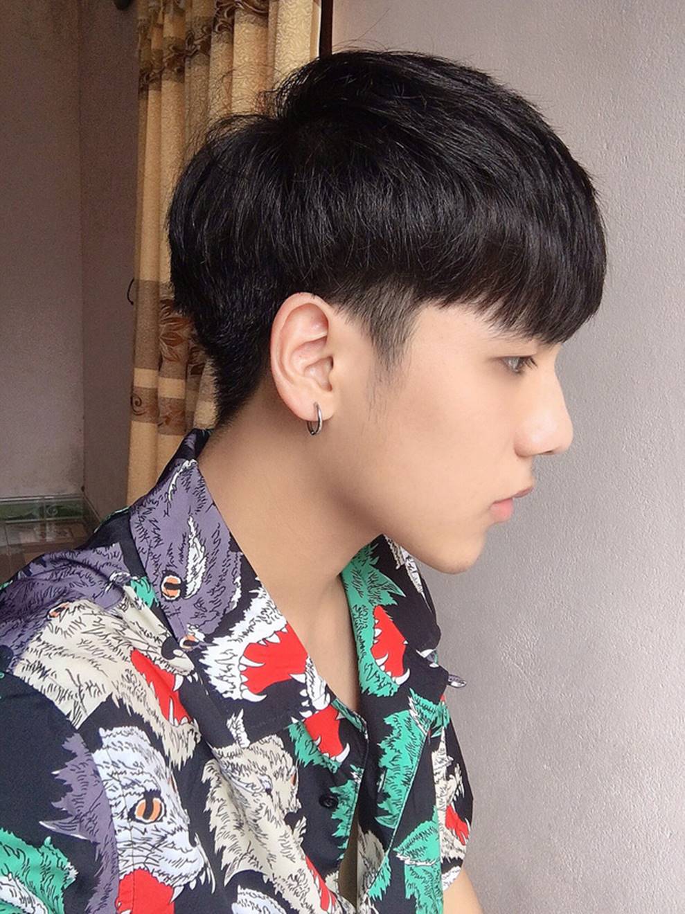 Giơ bảng Tuyển người yêu trong ảnh kỷ yếu, nam sinh 2001 khiến hội chị em đổ rầm rầm vì góc nghiêng hoàn hảo-11