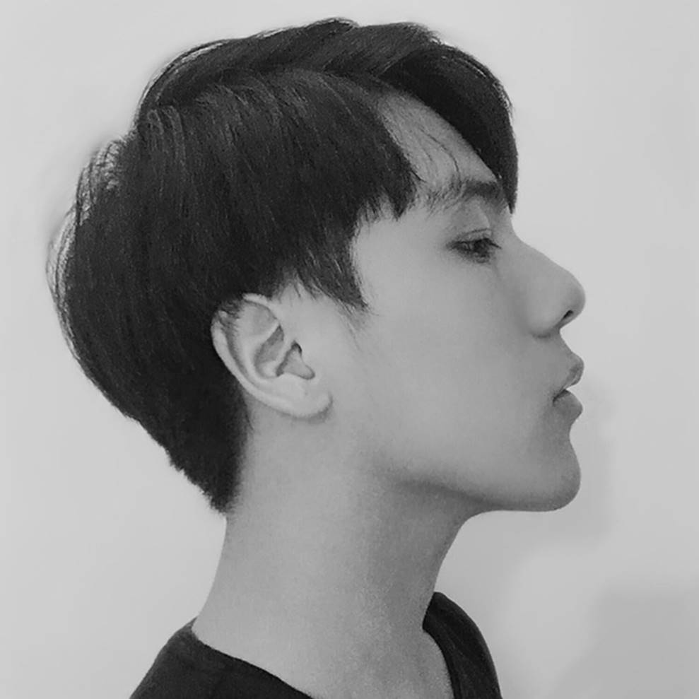 Giơ bảng Tuyển người yêu trong ảnh kỷ yếu, nam sinh 2001 khiến hội chị em đổ rầm rầm vì góc nghiêng hoàn hảo-9