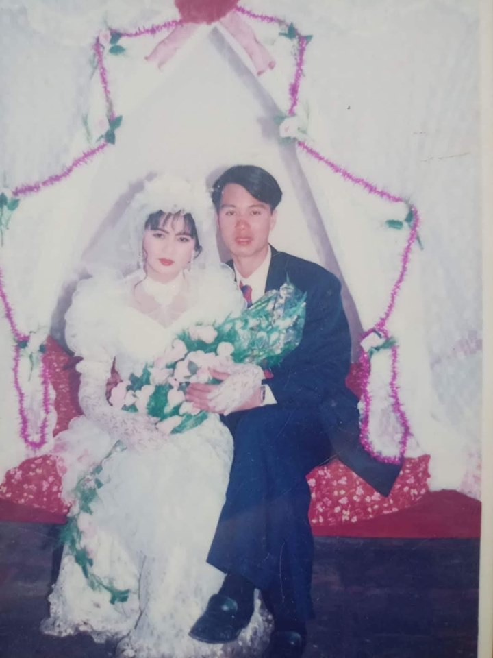 Hội con cưng giật mình trước cô dâu đẹp như diễn viên Hong Kong còn chú rể thì siêu cấp lãng tử: Ơ, hoá ra mình xài bố mẹ hao đến vậy?-6