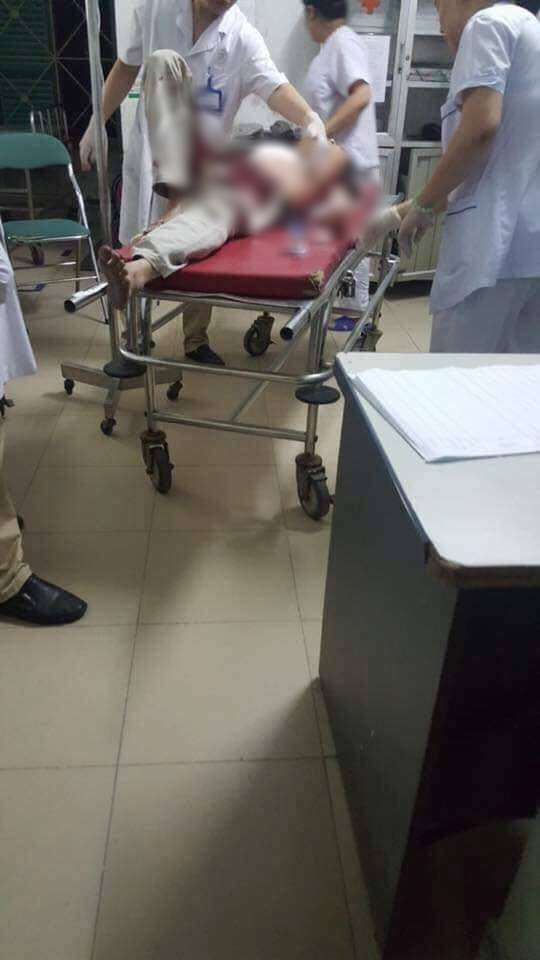 Hà Nội: Nam thanh niên dùng dao đâm bố mẹ vợ nhập viện cấp cứu-1