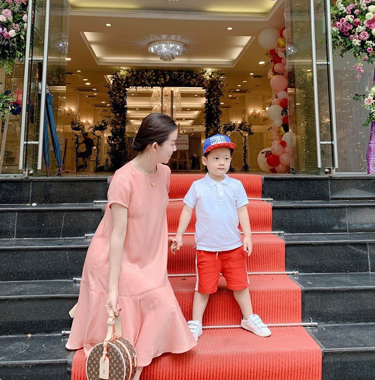 Làm mẹ đơn thân, Ly Kute vẫn dễ dàng tậu xe sang, nhìn mức học phí cho con trai đi học mới choáng-5